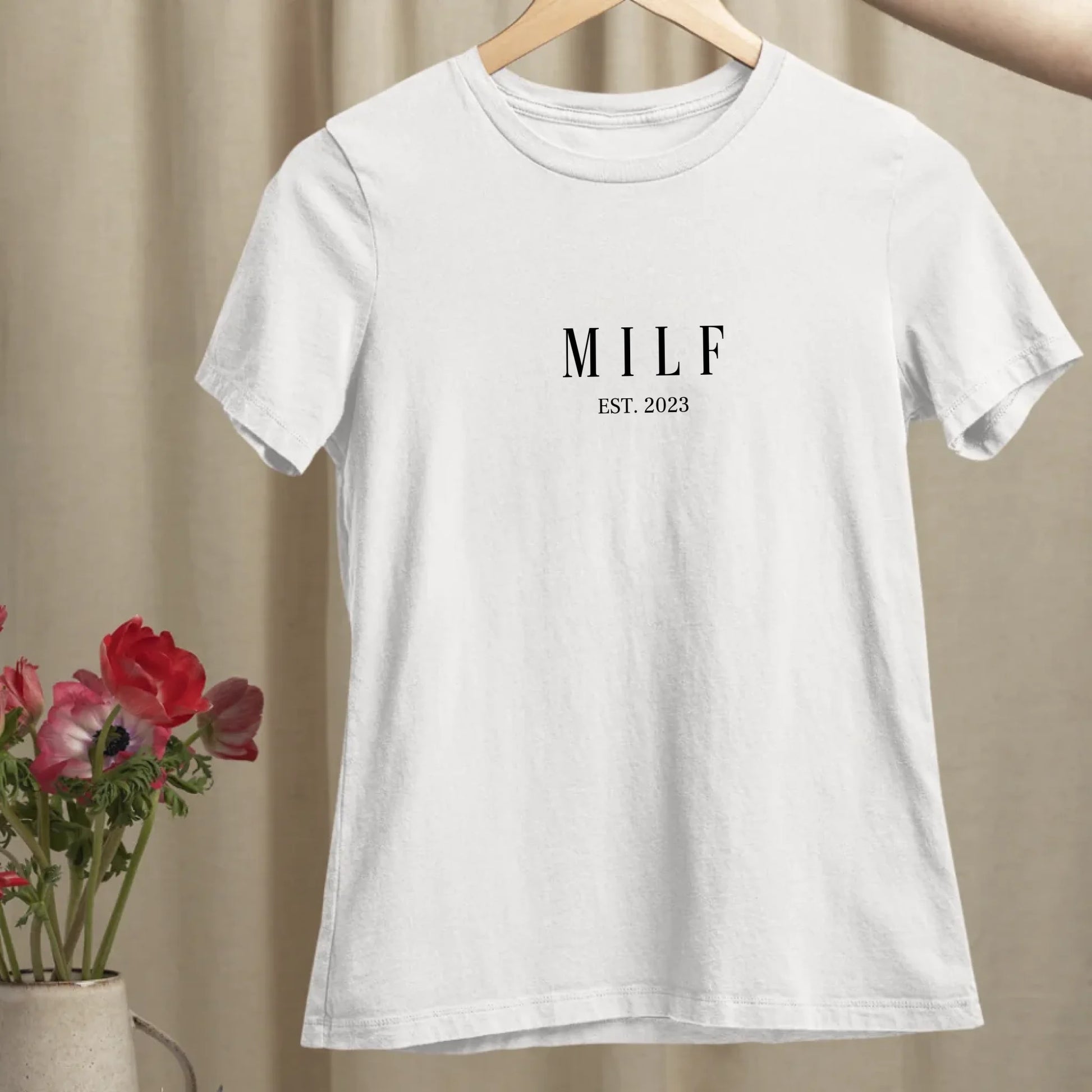 MILF - Premium Organic Shirt *personalisierbar*