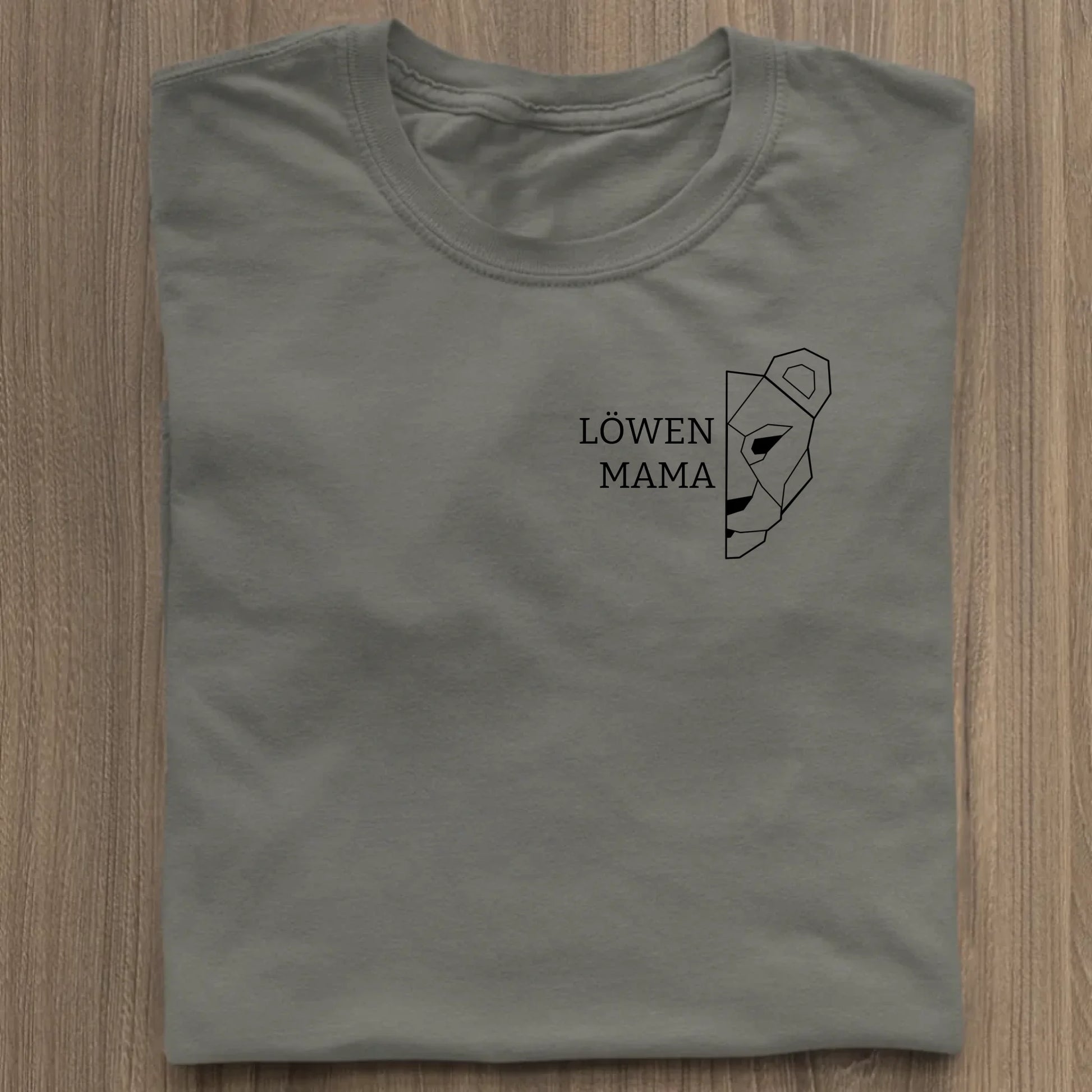 Löwen Mama Brusttasche - Bio Damen Shirt *personalisierbar (ohne Namen)* Stella Muser Shirt ST ST Khaki