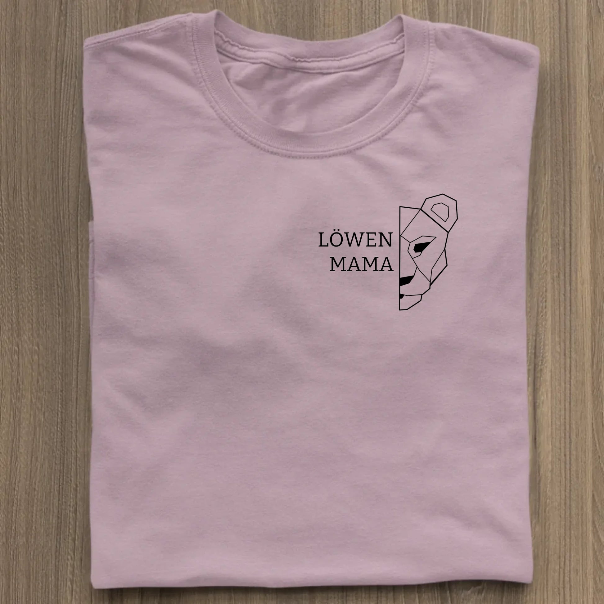 Löwen Mama Brusttasche - Bio Damen Shirt *personalisierbar (ohne Namen)* Stella Muser Shirt ST ST Lilac-Dream